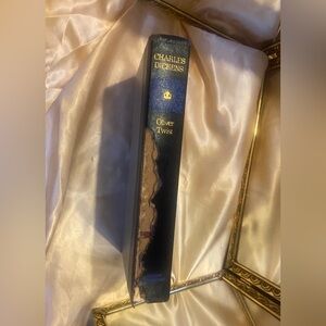 Vintage Charles Dickens Oliver Twist Book #D